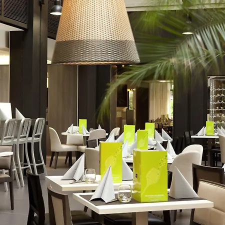 ホテル メルキュール パリ ポルト ドゥ ヴェルサイユ エクスポ 4*