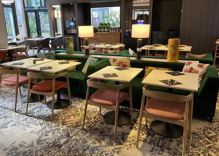 巴黎凡尔赛门展览中心美居酒店 4*